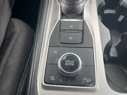 Used 2020 Ford Explorer XLT image 34