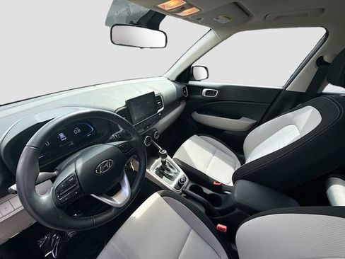 Used 2023 Hyundai Venue SEL image 20