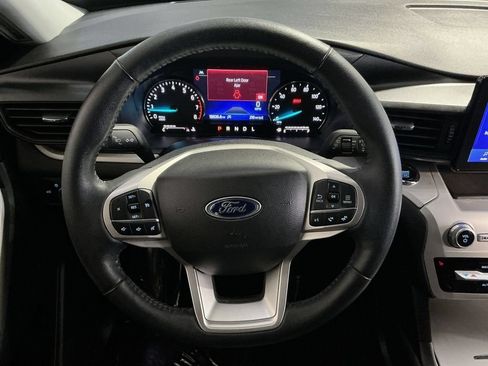Used 2023 Ford Explorer XLT AWD/4WD image 17