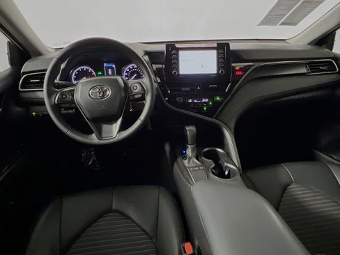 Used 2024 Toyota Camry SE image 29