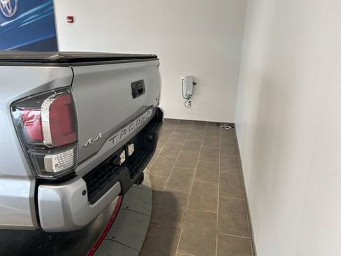 Used 2023 Toyota Tacoma Limited AWD/4WD image 5