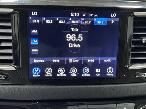 Used 2017 Chrysler Pacifica Touring-L FWD image 4