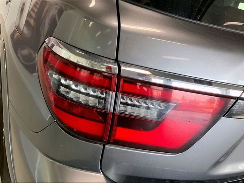 Used 2022 Nissan Armada SL w/ Captain's Chairs Package image 28