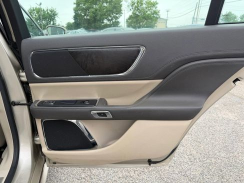 Used 2017 Lincoln Continental Reserve w/ Technology Package FWD image 28