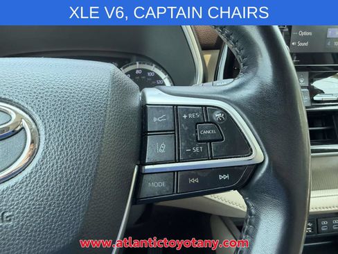 Used 2022 Toyota Highlander XLE AWD/4WD image 36
