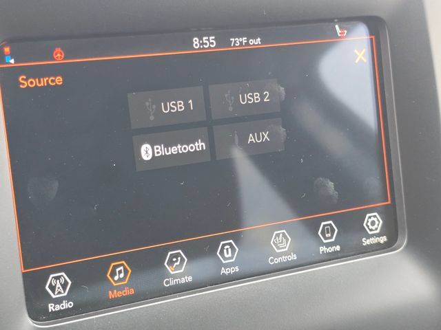 Used 2020 Jeep Cherokee Latitude w/ Cold Weather Group FWD image 9
