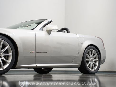 Used 2006 Cadillac XLR V image 21