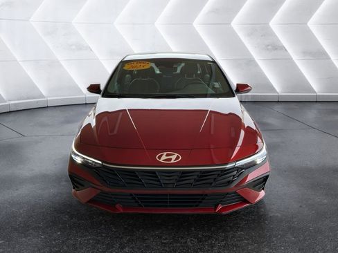 Certified 2025 Hyundai Elantra SE image 1