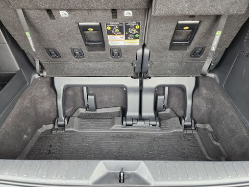 Used 2025 Toyota Sienna XLE Woodland Edition image 35