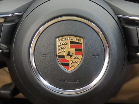 Certified 2024 Porsche Macan AWD/4WD image 20