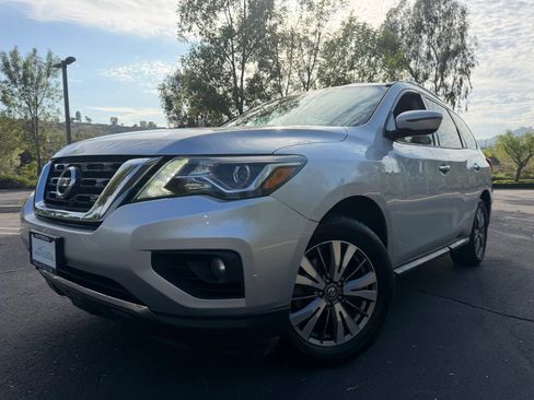 Used 2018 Nissan Pathfinder SV w/ SV All Weather Package FWD image 1