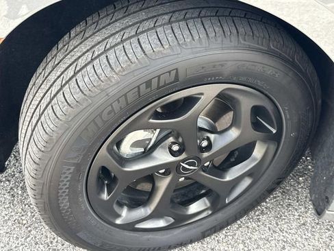 Used 2023 Chrysler Pacifica Touring-L w/ S Appearance Package image 17