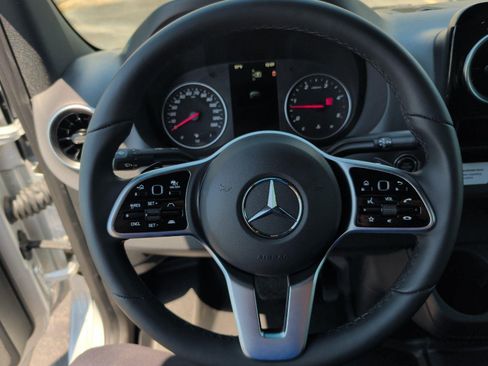 Used 2022 Mercedes-Benz Sprinter 3500 image 18