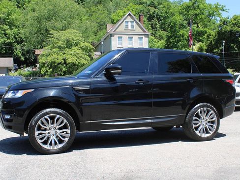 Used 2017 Land Rover Range Rover Sport SE AWD/4WD image 4