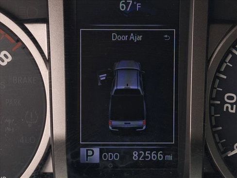 Used 2017 Toyota Tacoma SR5 w/ SR5 Appearance Package (SM) image 11