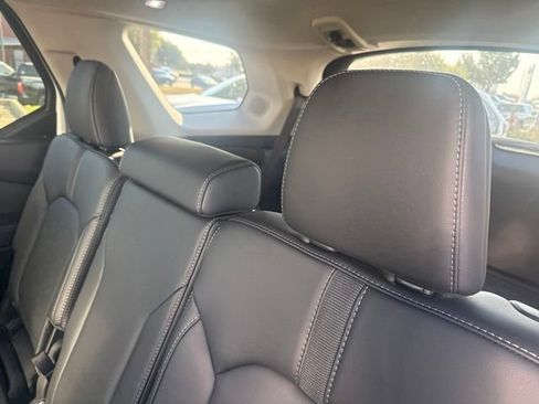 Used 2025 Honda Pilot Touring image 8