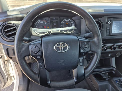 Used 2018 Toyota Tacoma SR RWD image 9