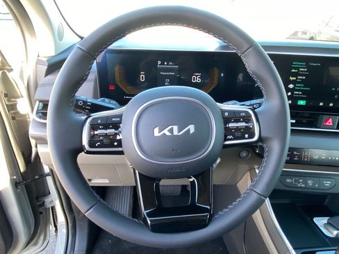 New 2026 Kia Carnival EX image 16