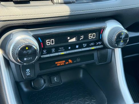 Used 2020 Toyota RAV4 LE w/ All Weather Liner Package AWD/4WD image 28