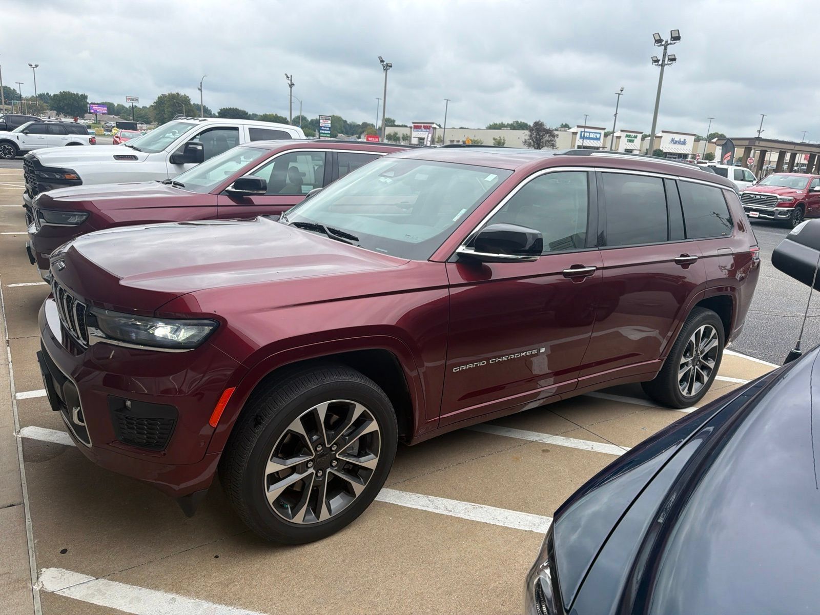 Used 2021 Jeep Grand Cherokee L Overland w/ Luxury Tech Group IV AWD/4WD image 1