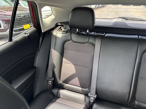 Used 2025 Chevrolet Trax LT w/ LT Convenience Package FWD image 34