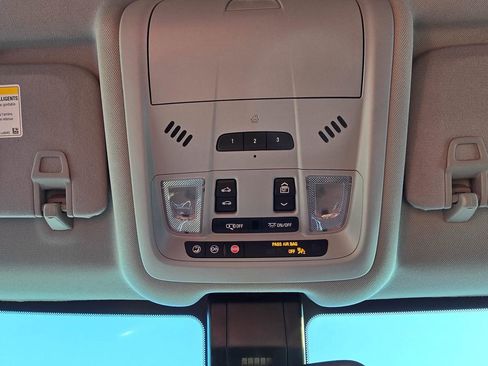 Used 2021 Chevrolet Equinox Premier image 22