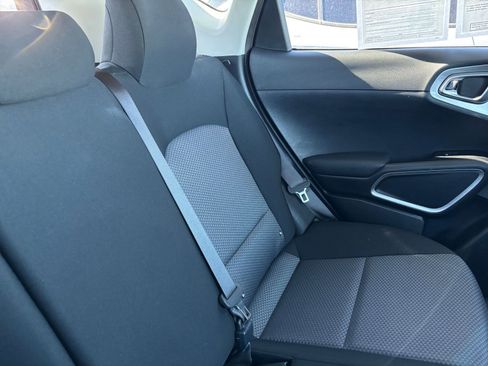 Used 2025 Kia Soul LX w/ LX Technology Package FWD image 35