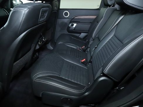 Used 2024 Land Rover Discovery Dynamic SE image 27