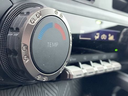 Used 2025 Toyota Tacoma SR5 RWD image 28