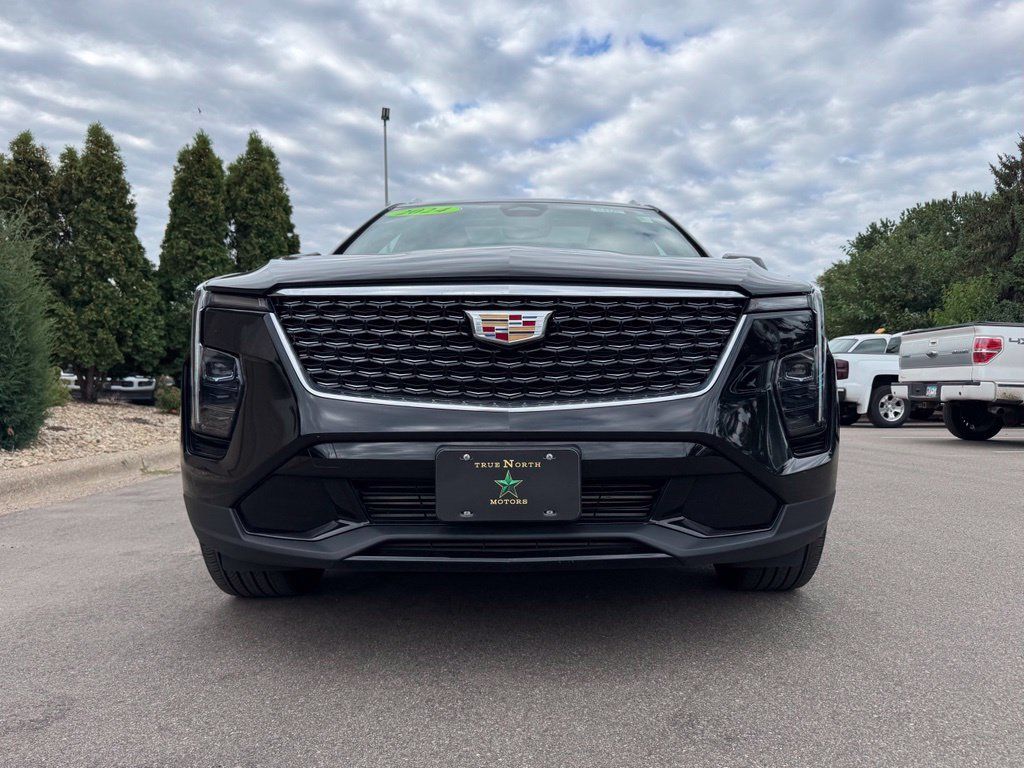 Used 2024 Cadillac XT4 Premium Luxury w/ Technology Package AWD/4WD image 5