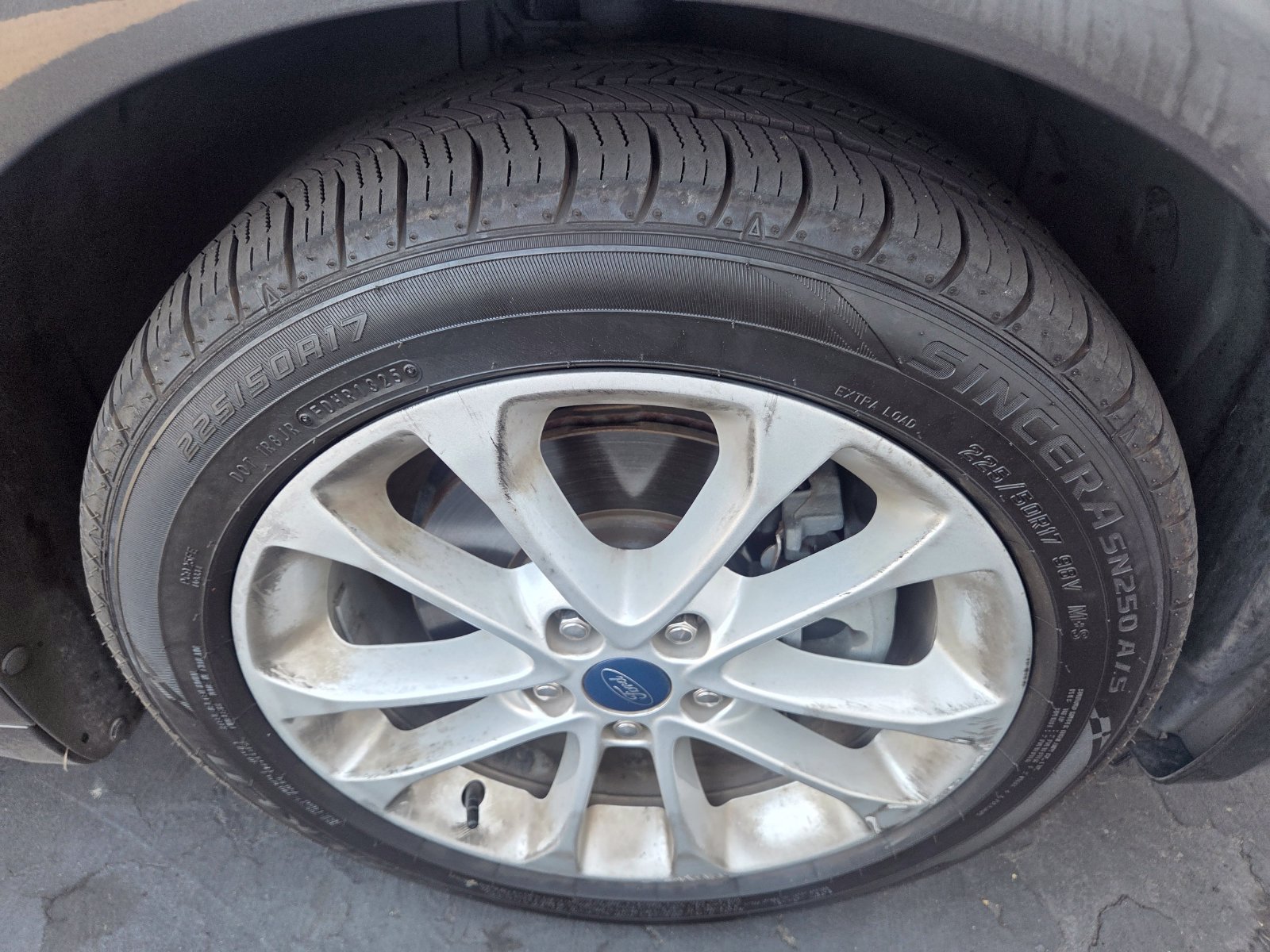 Used 2019 Ford Fusion SE FWD image 4