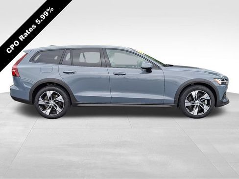 Certified 2024 Volvo V60 B5 Cross Country Plus AWD/4WD image 9