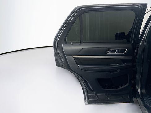 Used 2018 Ford Explorer XLT w/ Equipment Group 202A FWD image 26