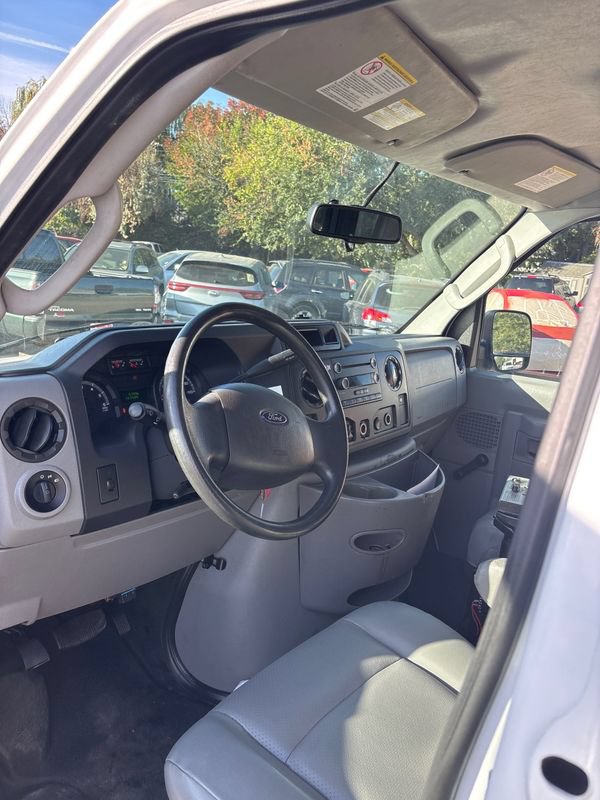 Used 2014 Ford E-150 and Econoline 150 RWD image 2