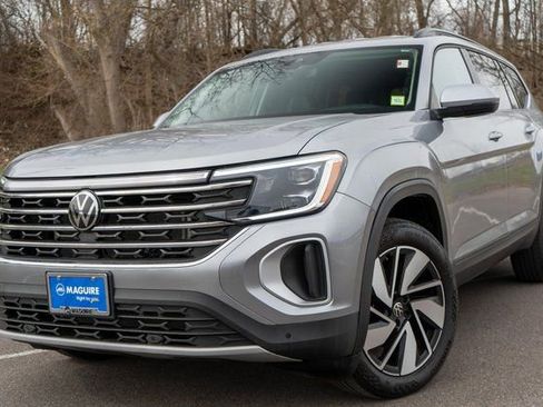 Used 2025 Volkswagen Atlas SE image 1
