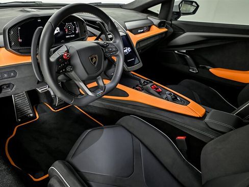 Used 2025 Lamborghini Revuelto AWD/4WD image 23
