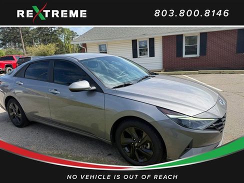 Used 2021 Hyundai Elantra SEL image 3