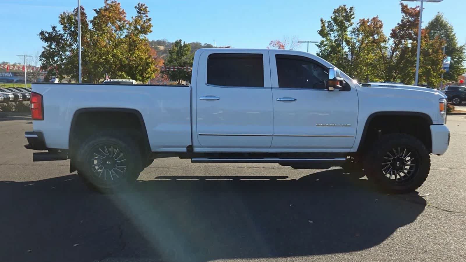 Used 2017 GMC Sierra 2500 Denali AWD/4WD image 9