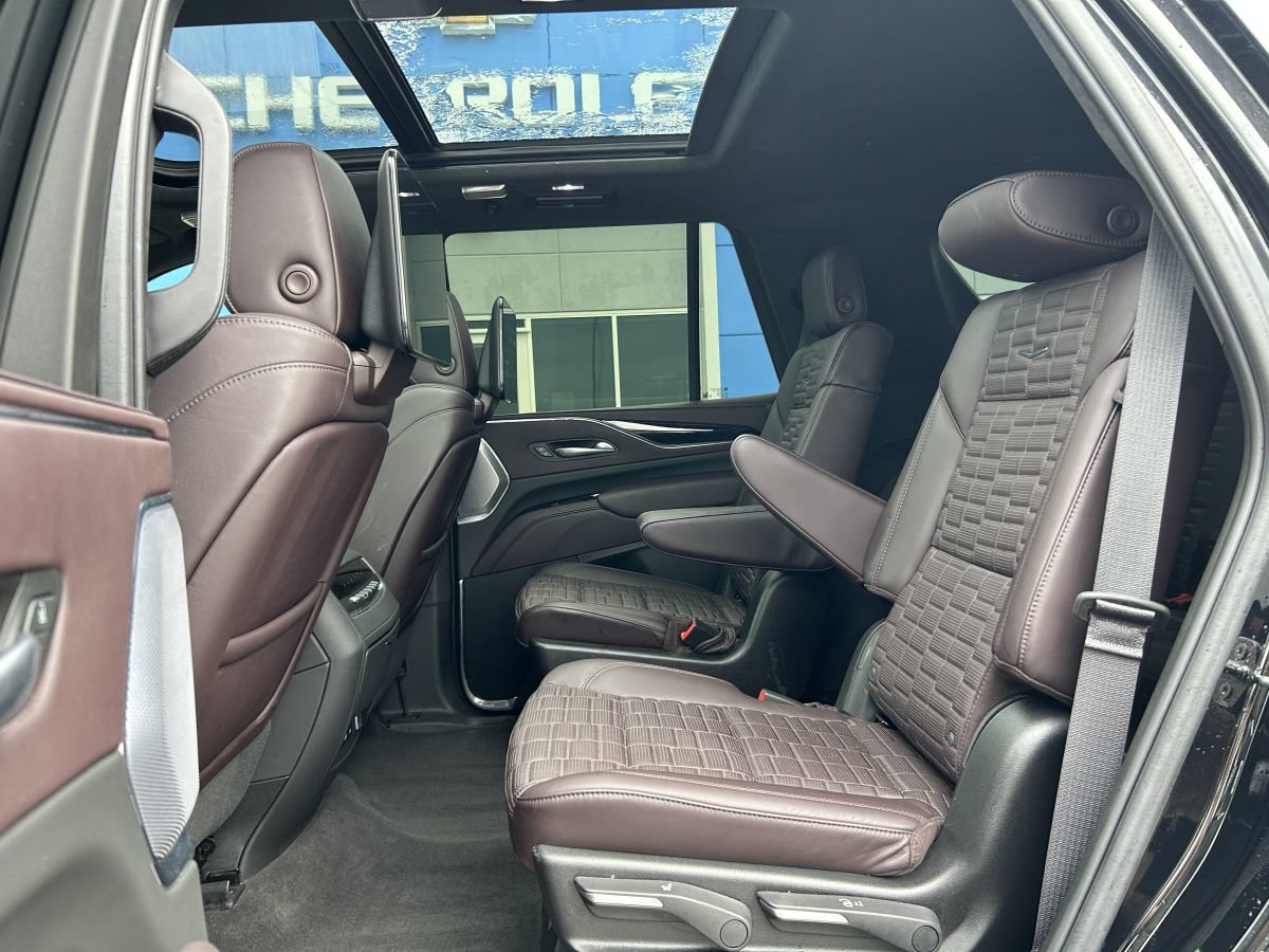 Used 2023 Cadillac Escalade Sport Platinum w/ LPO, ONYX Package AWD/4WD image 14