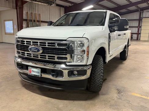 Used 2024 Ford F250 XLT w/ FX4 Off-Road Package image 3