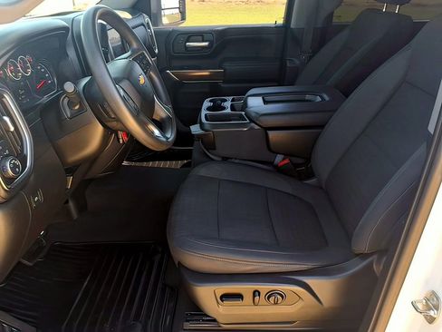 Used 2021 Chevrolet Silverado 2500 LT w/ Z71 Off-Road Package image 18