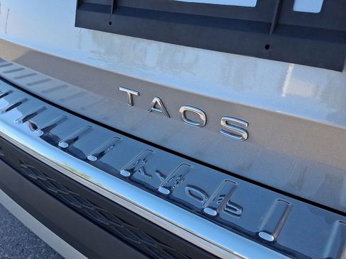 Used 2023 Volkswagen Taos SE w/ Panoramic Sunroof Package AWD/4WD image 30
