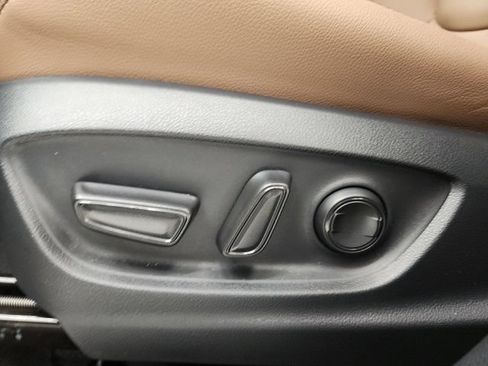 Used 2026 Toyota Corolla Cross XLE FWD image 48