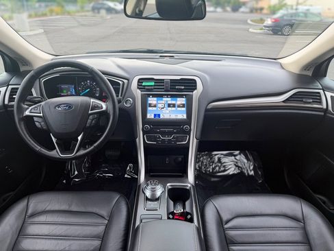 Used 2018 Ford Fusion Energi SE FWD image 16