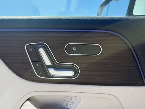 New 2026 Mercedes-Benz GLB 250 4MATIC image 14
