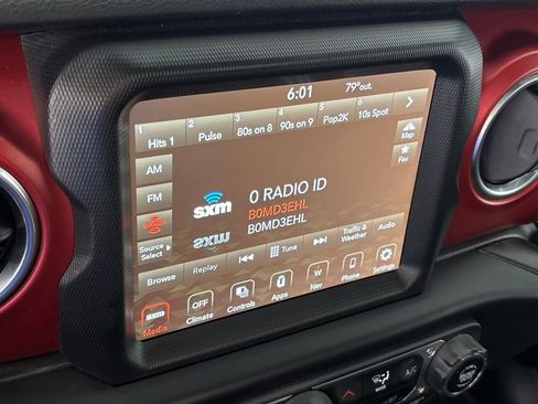 Used 2022 Jeep Wrangler Rubicon AWD/4WD image 31