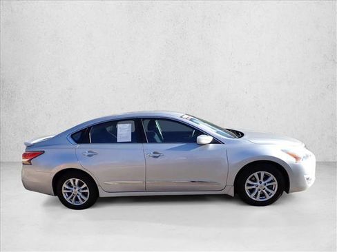 Used 2015 Nissan Altima 2.5 S w/ Sport Value Package image 5