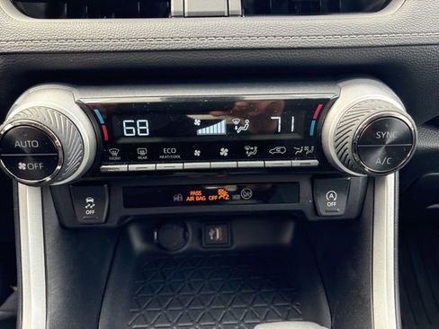 Used 2024 Toyota RAV4 XLE FWD image 35