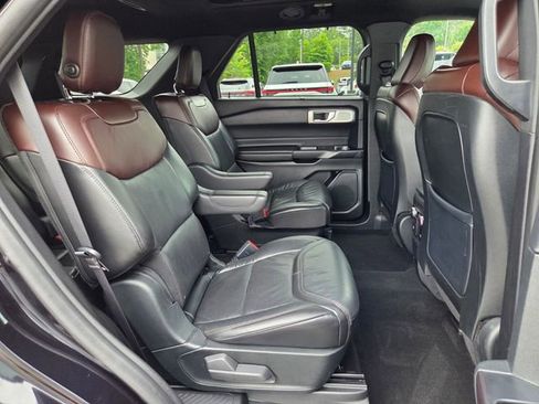 Used 2020 Ford Explorer Platinum w/ Premium Technology Package AWD/4WD image 21