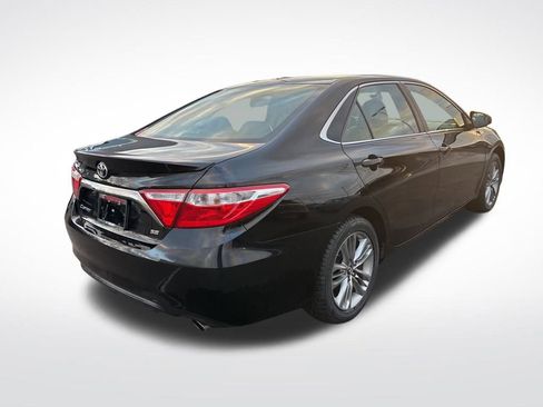 Used 2017 Toyota Camry SE image 5